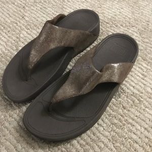Never worn! Lulu ShimmerSuede FitFlops